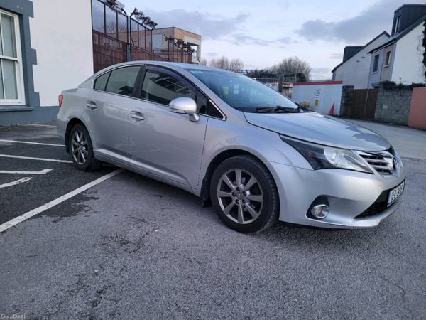 Toyota Avensis Saloon, Diesel, 2012, Silver