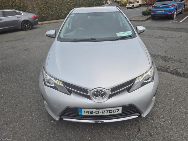 Toyota Auris Hatchback, Diesel, 2014, Silver