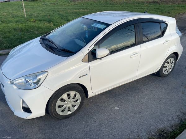 Toyota Aqua Hatchback, Petrol Hybrid, 2014, White