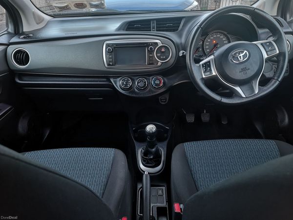 Toyota Yaris Hatchback, Petrol, 2014, Blue