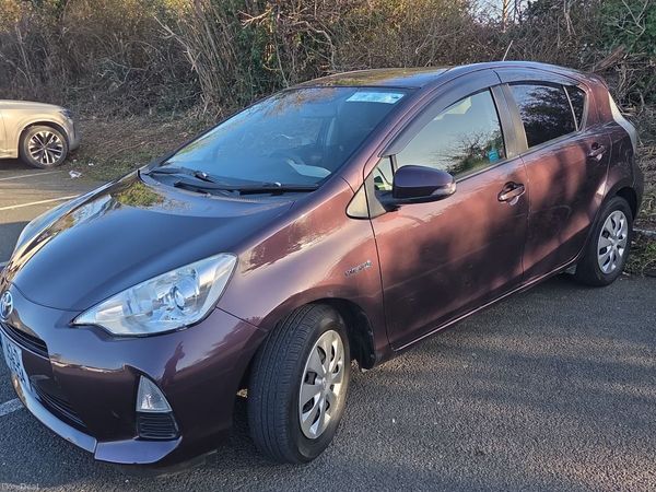 Toyota Aqua Hatchback, Petrol Hybrid, 2014, Purple