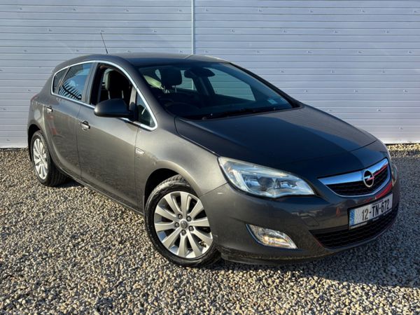 Opel Astra Hatchback, Diesel, 2012, Grey