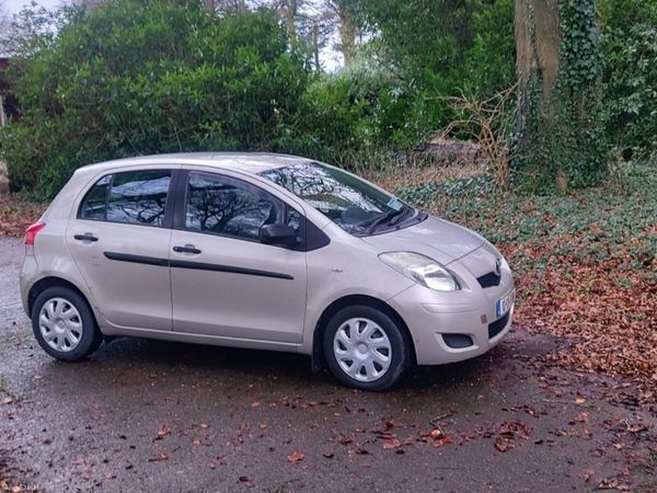 Toyota Yaris Hatchback, Petrol, 2010, Silver