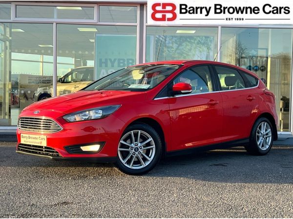Ford Focus Hatchback, Diesel, 2017, Red