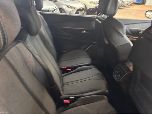 Peugeot 5008 MPV, Diesel, 2023, Blue