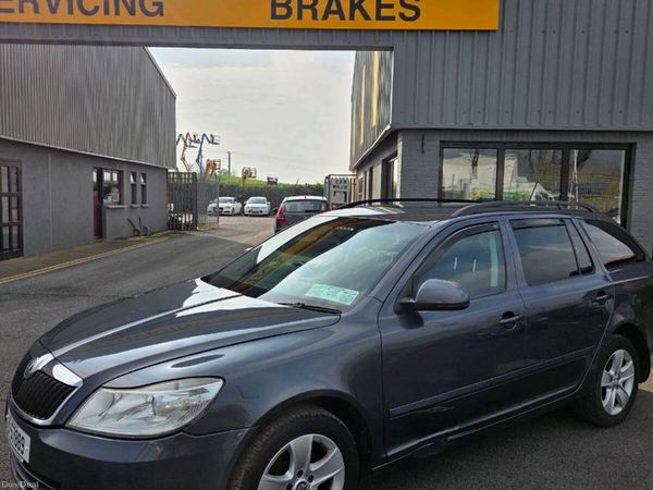 Skoda Octavia Estate, Diesel, 2011, Grey