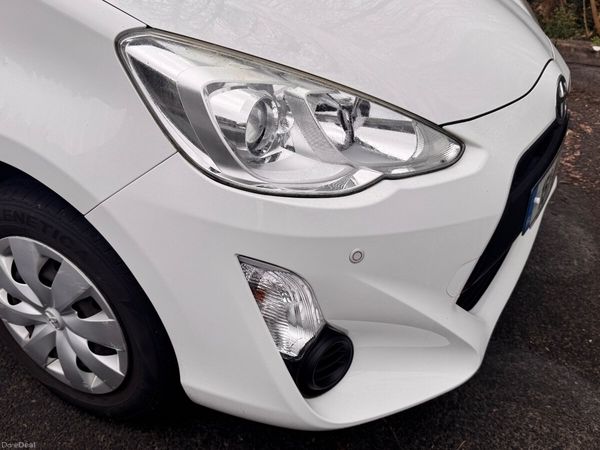 Toyota Aqua Hatchback, Petrol Hybrid, 2015, White
