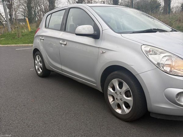 Hyundai i20 Hatchback, Petrol, 2011, Silver