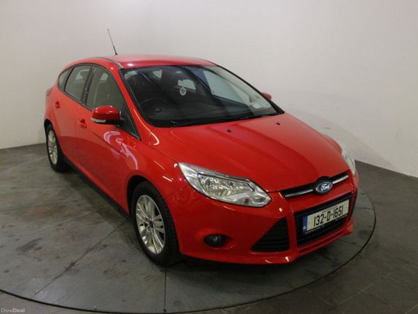 Ford Focus Hatchback, Petrol, 2013, Red