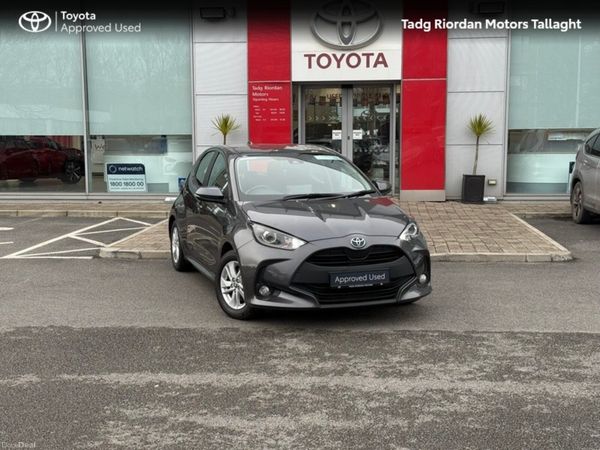Toyota Yaris Hatchback, Petrol Hybrid, 2023, Grey