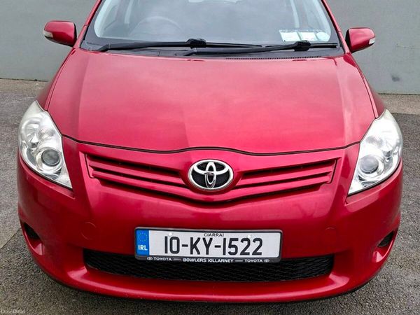 Toyota Auris Hatchback, Petrol, 2010, Red