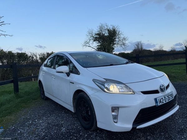 Toyota Prius Hatchback, Petrol Hybrid, 2014, White