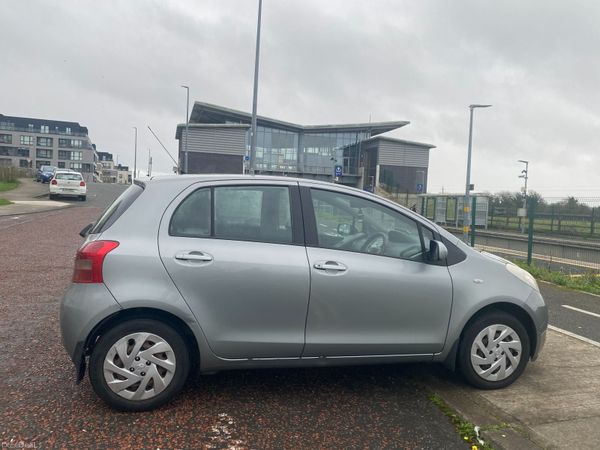 Toyota Yaris Hatchback, Petrol, 2006, Silver