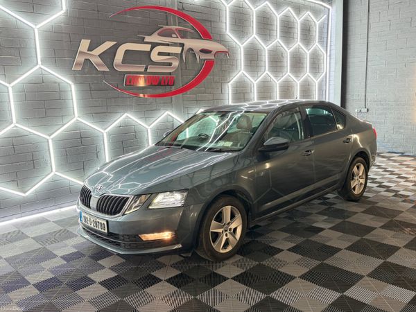 Skoda Octavia Saloon, Diesel, 2019, Grey