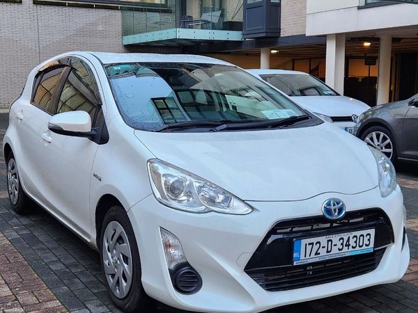 Toyota Aqua Hatchback, Petrol Hybrid, 2017, White