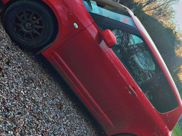 Suzuki Swift Hatchback, Petrol, 2006, Red