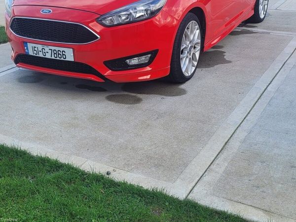 Ford Focus Hatchback, Petrol, 2015, Red