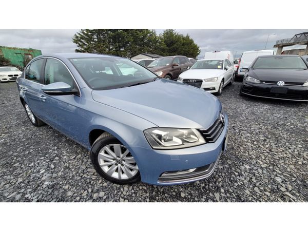 Volkswagen Passat Saloon, Petrol, 2011, Blue