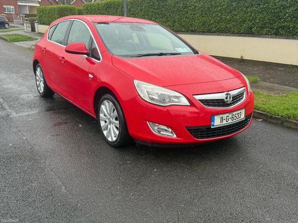 Vauxhall Astra Hatchback, Diesel, 2011, Red
