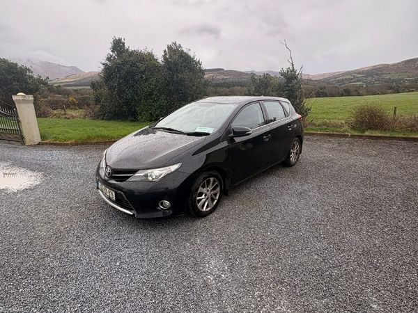 Toyota Auris Hatchback, Petrol, 2013, Black