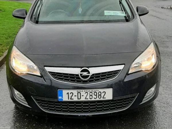 Opel Astra Hatchback, Petrol, 2012, Black