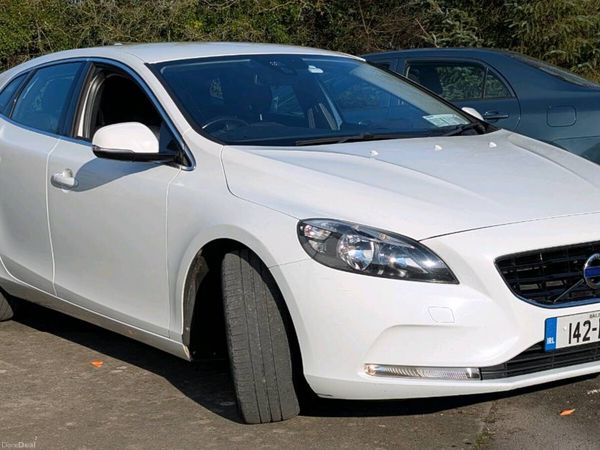 Volvo V40 Hatchback, Diesel, 2014, White