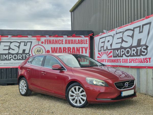 Volvo V40 Hatchback, Petrol, 2014, Red