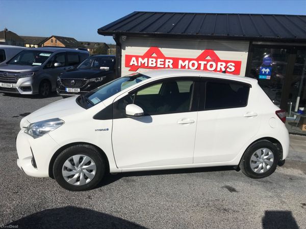 Toyota Yaris Hatchback, Petrol Hybrid, 2019, White