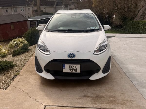 Toyota Aqua Hatchback, Petrol Hybrid, 2018, White