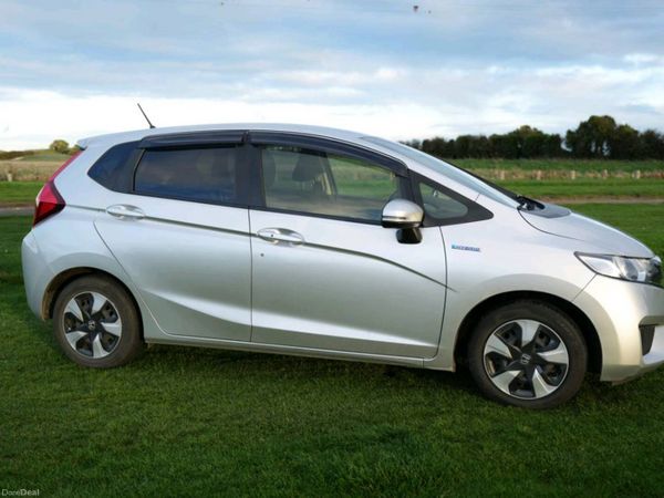 Honda Fit Hatchback, Petrol Hybrid, 2017, Silver