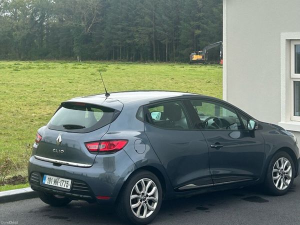 Renault Clio Hatchback, Petrol, 2019, Grey