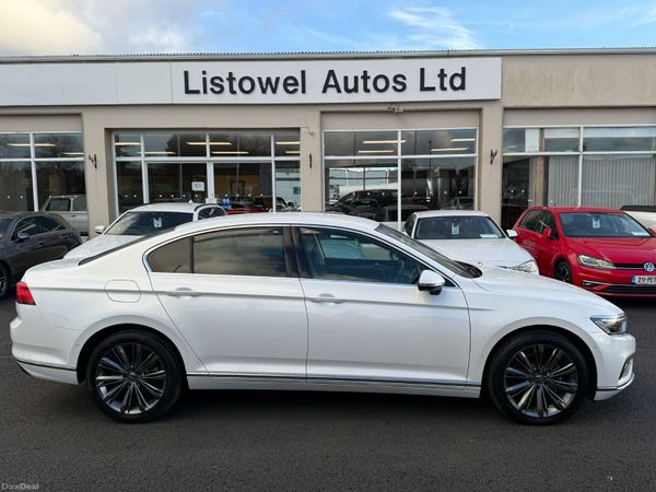Volkswagen Passat Saloon, Diesel, 2021, White