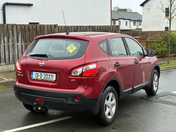 Nissan Qashqai MPV, Diesel, 2013, Red
