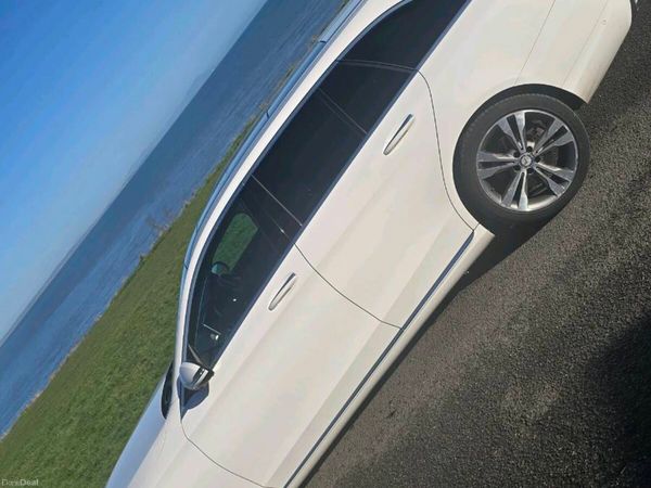 Mercedes-Benz C-Class Estate, Petrol Plug-in Hybrid, 2016, White