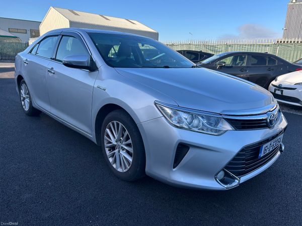Toyota Camry Saloon, Petrol Hybrid, 2016, Silver