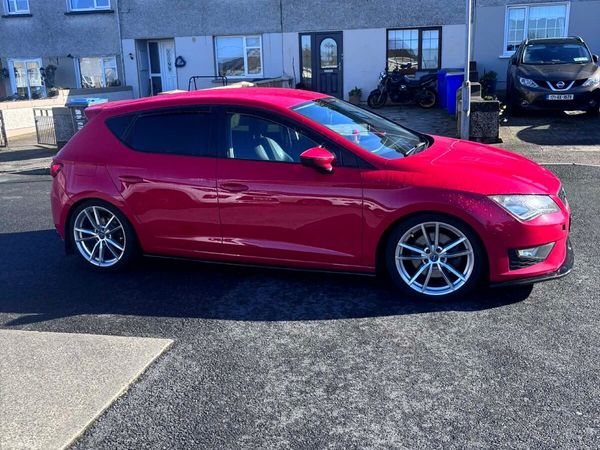 SEAT Leon Hatchback, Diesel, 2015, Red