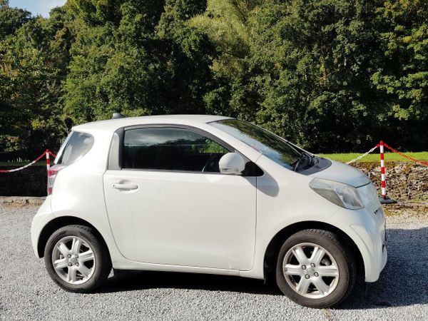 Toyota iQ Hatchback, Petrol, 2009, White