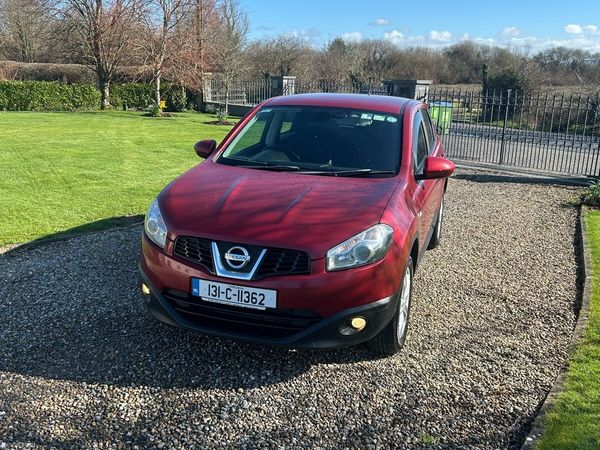 Nissan Qashqai Hatchback, Diesel, 2013, Red