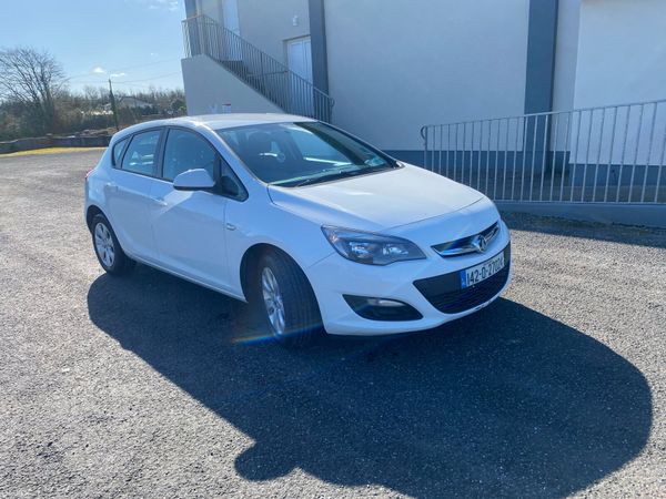 Vauxhall Astra Hatchback, Diesel, 2014, White