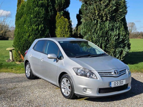 Toyota Auris Hatchback, Diesel, 2012, Silver