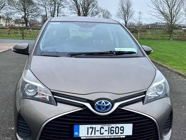 Toyota Yaris Hatchback, Petrol Hybrid, 2017, Grey