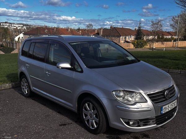 Volkswagen Touran MPV, Petrol, 2009, Silver