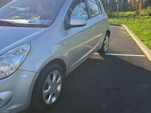 Hyundai i20 Hatchback, Petrol, 2011, Silver