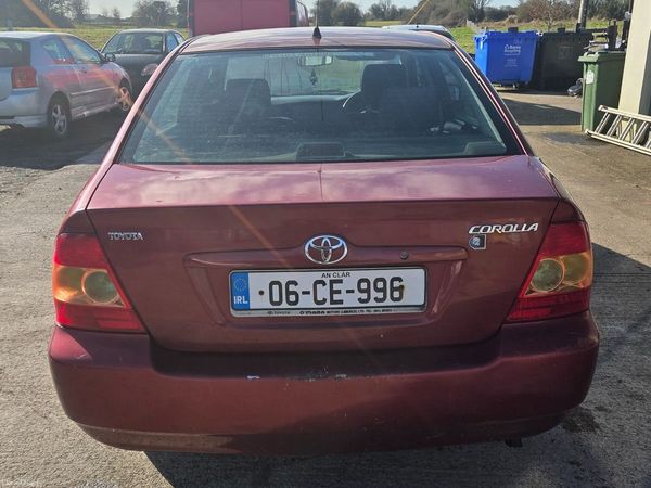 Toyota Corolla Saloon, Petrol, 2006, Red