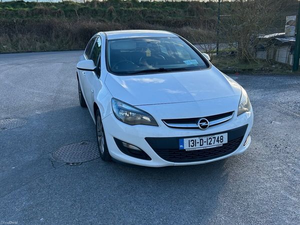 Opel Astra MPV, Petrol, 2013, White