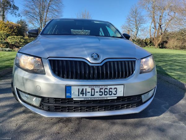 Skoda Octavia Saloon, Petrol, 2014, Silver