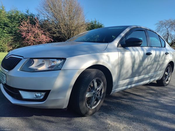 Skoda Octavia Saloon, Petrol, 2014, Silver