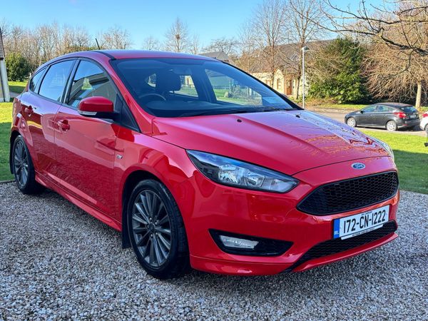 Ford Focus Hatchback, Petrol, 2017, Red