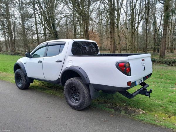 Mitsubishi L200 Crew Cab, Diesel, 2011, White