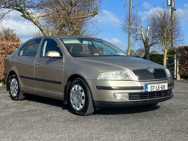 Skoda Octavia Hatchback, Petrol, 2007, Beige